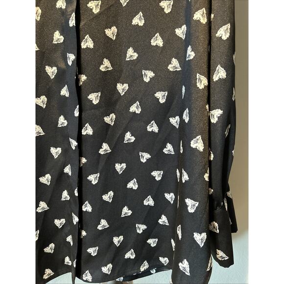 Chicos Women’s Lg Button Up Blouse Heart Print Graffiti Black Satin Whimsigoth - Picture 4 of 12